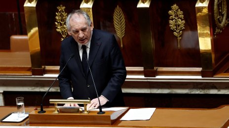 Френският премиер е изправен пред вот на недоверие
