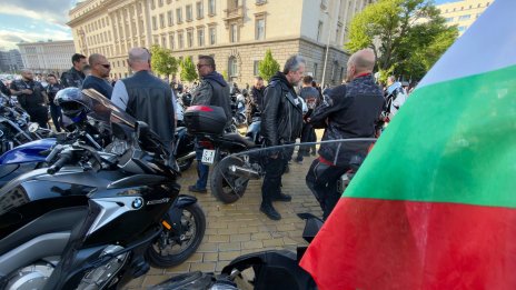Мотористи протестират заради "Гражданска отговорност", блокираха бул. "Цар Освободител"