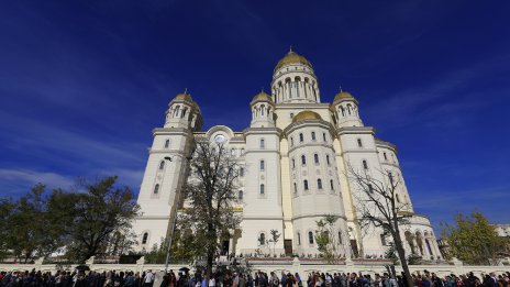Фашистки химн в най-голямата православна катедрала в света: Миналото винаги преследва Румъния