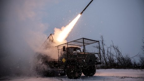 Затворници, хаос и безмилостни убийци: Вътре в единствената танкова фабрика в Русия