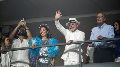 В кадър: Защо почитта към Лула да Силва на карнавала в Рио предизвика политически реакции?