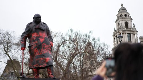 Статуята на Чърчил в Лондон беше изрисувана с надпис &rdquo;Свобода за Палестина"