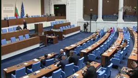 В полунощ депутатите решиха: Ще почиваме в петък