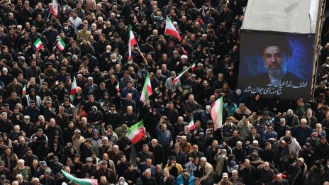 Фракции в изгнание се борят за благословията на САЩ да поемат контрола над Иран