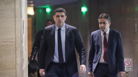 ДБ настоява за оставката на шефката на ВиК холдинга, била жена на шефа на ДАНС