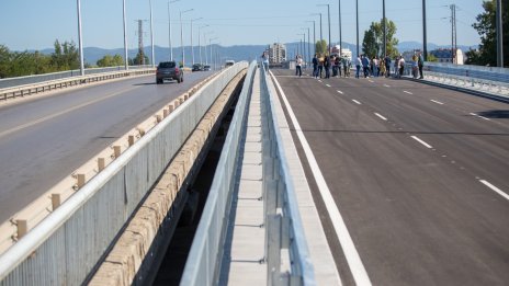 Пуснаха движението по новия мост на Бакърена фабрика
