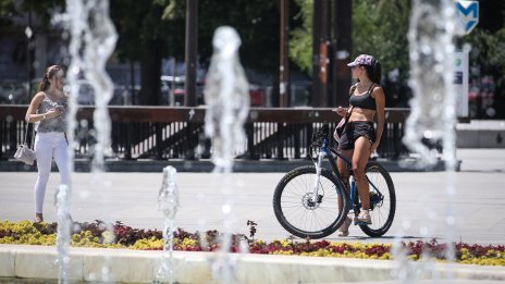 Времето утре: Хладно утро, слънчев ден