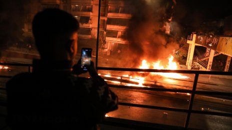 Докато селата се мерят кое е по-шумно: Полицията в Гърция конфискува 130 хил. незаконни фойерверки