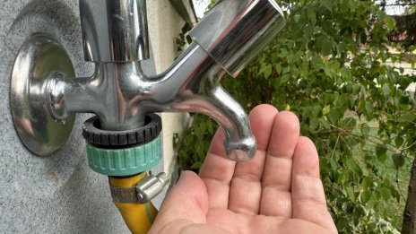 Девин вода продава, вода няма: Протест затвори главния път за Смолян и Кричим 