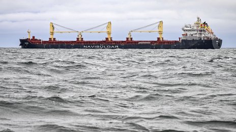 МВнР: Българите, които са се намирали на борда на кораба "Вежен", могат да напуснат кораба