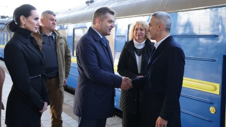 Премиерът Гюров и министри пристигнаха на посещение в  Украйна