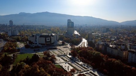 Времето днес: Ниска облачност преди обяд, след това слънце