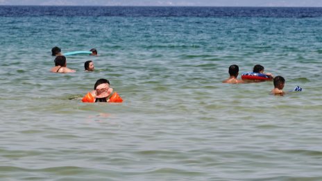 Слънчево и горещо остава времето в четвъртък