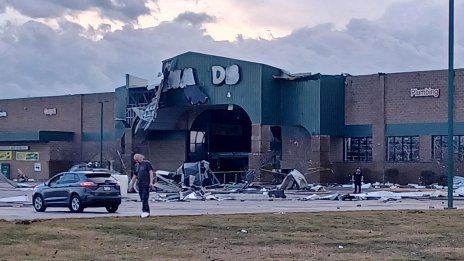 Няколко торнада удариха централната част на САЩ.поне осем загинали