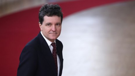 Румънският президент Никушор Дан е блокиран от лошото време в Париж