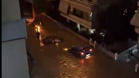 Бурята „Байрън“ парализира Гърция с наводнения и затваряне на училища ВИДЕО