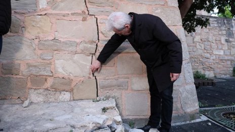Мистериозни пукнатини с дължина 150 м покриха село на Крит само за 24 часа