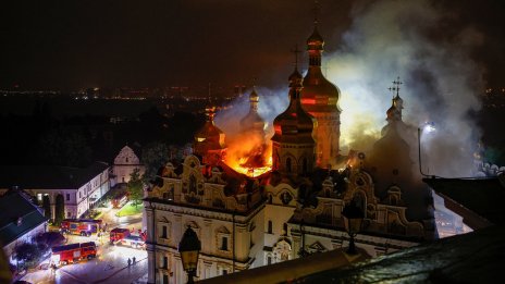 Русия отрeче да е ударила манастир в Киев, щетите били от ракета "Пейтриът"