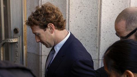 Екипажът на суперяхтата на Марк Зукърбърг отказал да спаси бедстваща лодка
