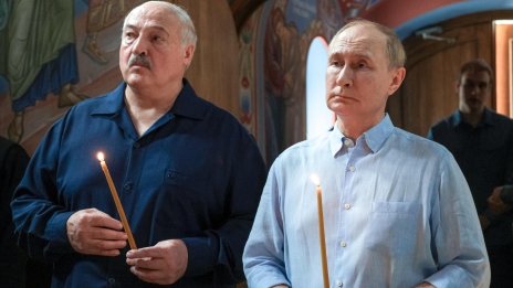 Затворници в Беларус са принудени да правят ковчези и пластмасови цветя за Русия 