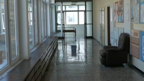Болницата в Трявна е наводнена, лабораторията може да затвори