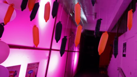 Войната в Иран вдигна цената и на.... презервативите