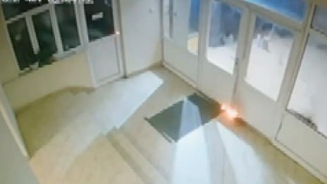 Над 150 души живеят в страх заради палежи в блок в София