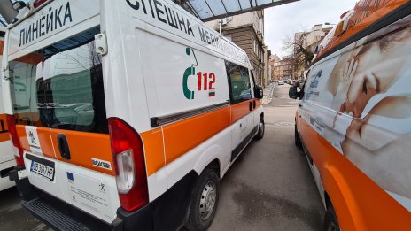 25-годишен е в критично състояние след катастрофа с трактор