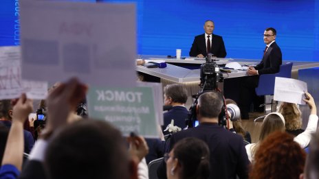 Мъж предложи брак по време на пресконференцията на Путин, покани го на сватба ВИДЕО