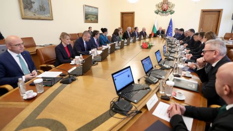 ДБ оцени първите 100 дни на Радев: Провал с цените, изолация в ЕС