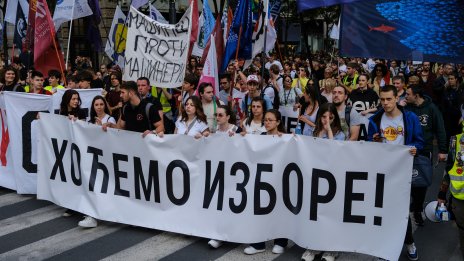 Хиляди на протест в над 30 града в Сърбия с искане за предсрочни избори
