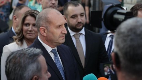 Радев отговори на Борисов, че "не може да кацне": Манипулации 