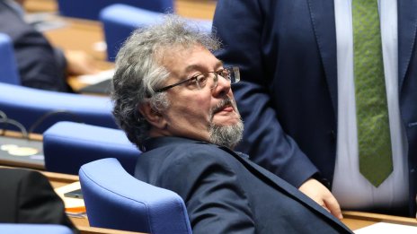 Пейков и "Възраждане" отново в схватка в НС, поводът - руският език