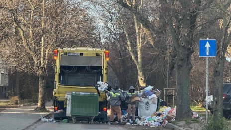 Осигурено е сметосъбирането и снегопочистването в две зони но София до нов конкурс