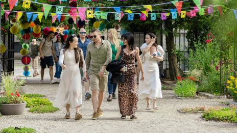Go Guide кани на "Exotic Soir&eacute;e" под открито небе