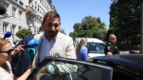 Зам.-кметът на София Никола Барбутов напусна Общината, придружен от полицията