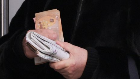 Хванаха 21-годишна жена с фалшиви 550 евро в Пловдив