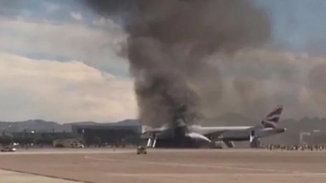 Горящ самолет със 159 души на борда кацна аварийно в Лас Вегас