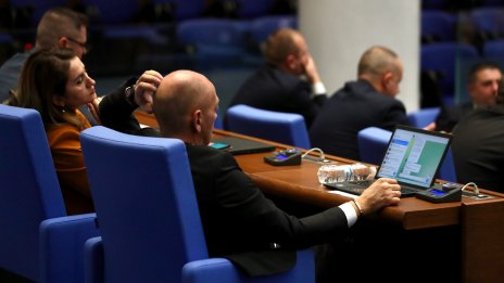 Въпреки хаоса в залата НС свали охраната от НСО за редовите депутати 