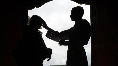 Нова тенденция или възход на християнството: Обръща ли се поколението Z към религията? 