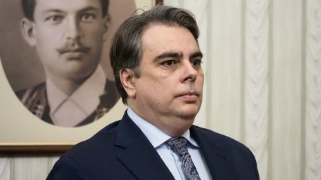 Асен Василев: Цели се да се мине изцяло на хартиен вот