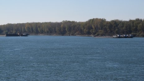 Влекач потъна на пристанище в Румъния, член на екипажа загина 