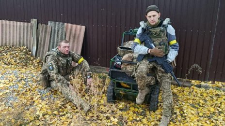 Как руски войници се предадоха на невъоръжен и ранен украински пленник? 