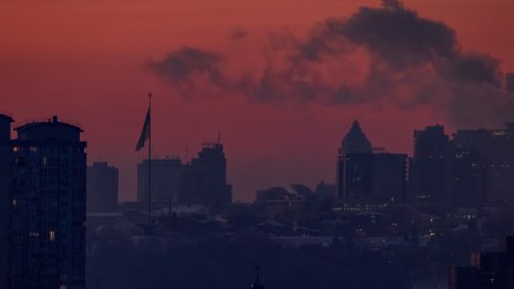 Експлозии и предупреждение за ракетна опасност отекнаха в Киев