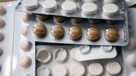 Спецакция в София: Иззеха лекарства, забранени за продажба