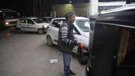 Индия ускорява покупките на руски петрол въпреки глобалния натиск