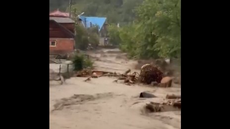 Три са вече жертвите на наводненията в северна Румъния