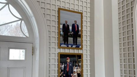 До снимка с внучката Тръмп сложи и една с Путин