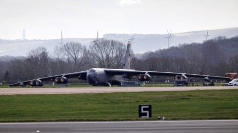 Защо оръжейни компании и чужди държави даряват $32 млн. на американски мозъчни тръстове