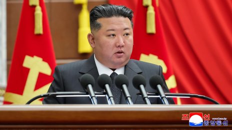 Ким Чен Ун посрещна севернокорейски войници, завърнали се от Русия